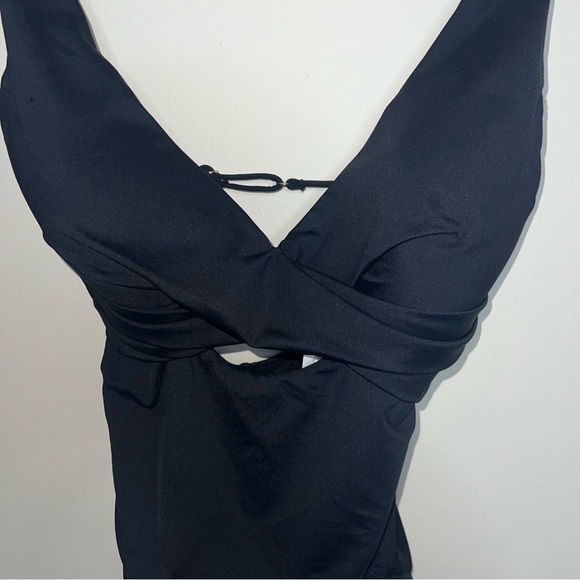 La Blanca Island Goddess Twist Keyhole One Piece Black Size 8 - Picture 4 of 10